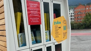 Bücher aus dem Automaten bei den Urban Blooms am Marktplatz